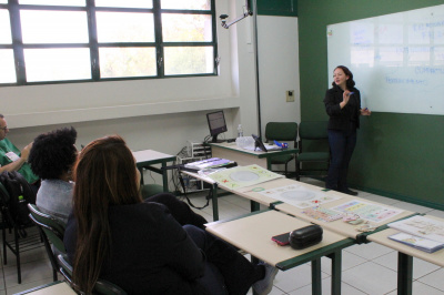 Minicursos abordam comunicação inclusiva e organização da pesquisa científica