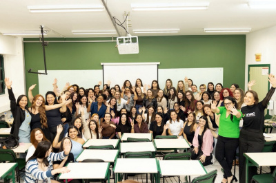 Primeiro evento do Centro Acadêmico de Estética e Cosmética incentiva acadêmicas a se permitirem ser vistas