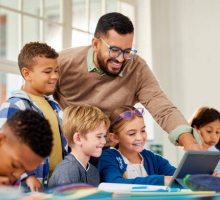 Qualificação docente impulsiona educação no Sul de Santa Catarina, mas desafios tecnológicos ainda preocupam