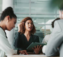 Jovens lideram saldo de empregos na AMUREL enquanto trabalhadores mais velhos enfrentam desafios