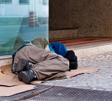 Aumento de pessoas em situação de rua preocupa Araranguá: predominância masculina e de migrantes