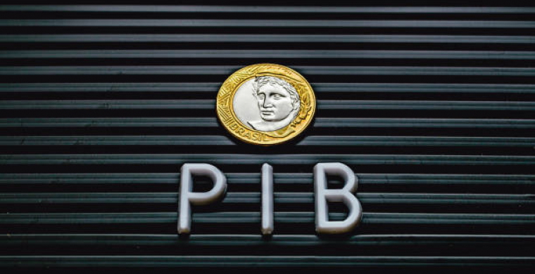 PIB do Brasil registra leve queda no segundo trimestre de 2021, mas crescimento anual segue positivo
