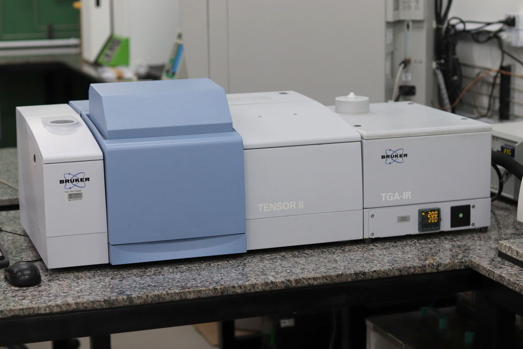 Espectrofotômetro infravermelho por transformada de fourier (FTIR)/ATR